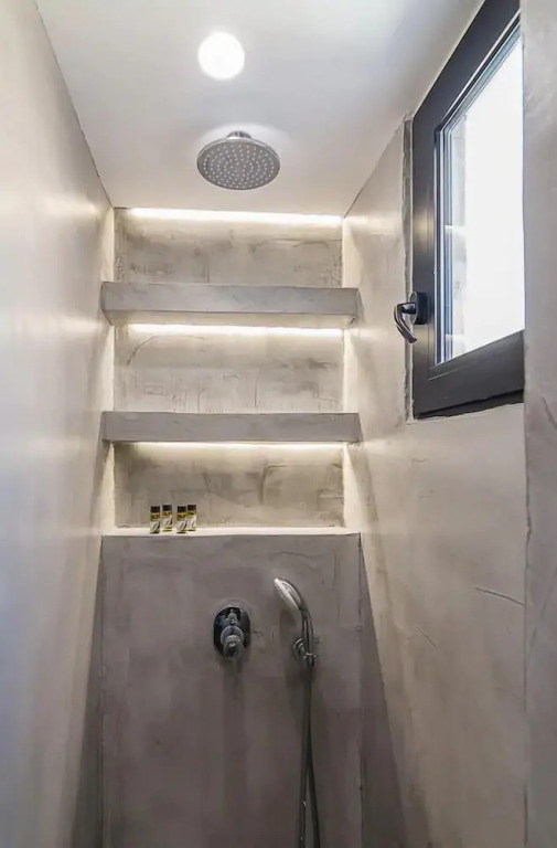 Centrally located studio next to Syntagma sq.