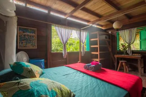 La Casita- Authentic Caribbean House steps to Cocles Beach