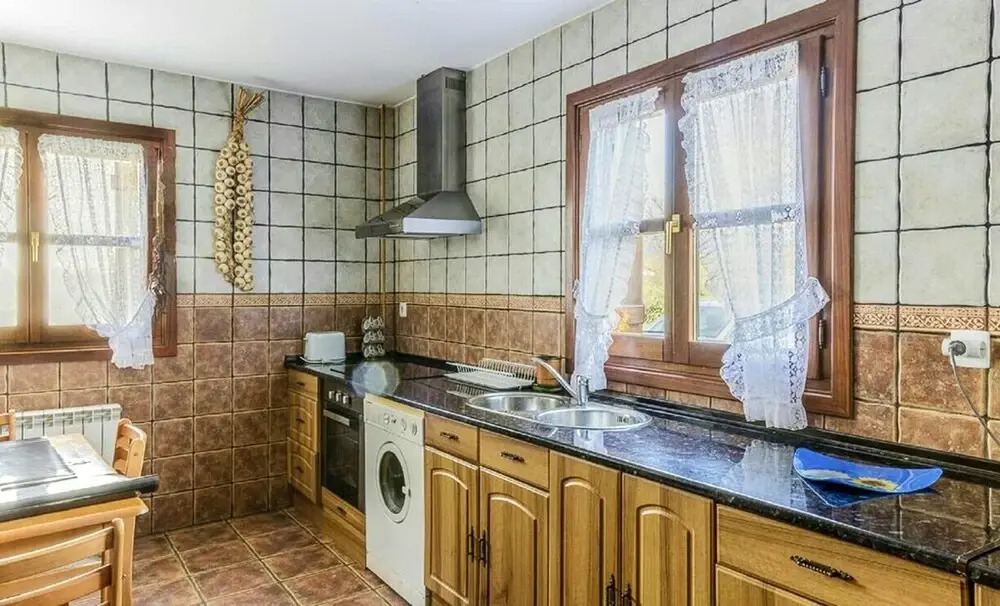 House With 5 Bedrooms in Munain, With Wonderful Mountain View and Enclosed Garden