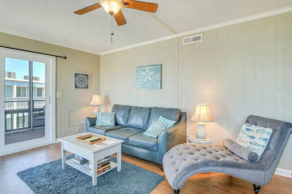 Coastal Condo on Beach w/ Community Pool Access!