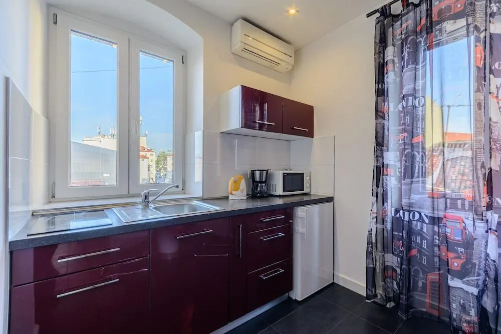 InMotion Luxury Rooms