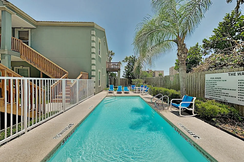 Bright Beach W/ Pool - Steps To The Sand! 2 Bedroom Condo