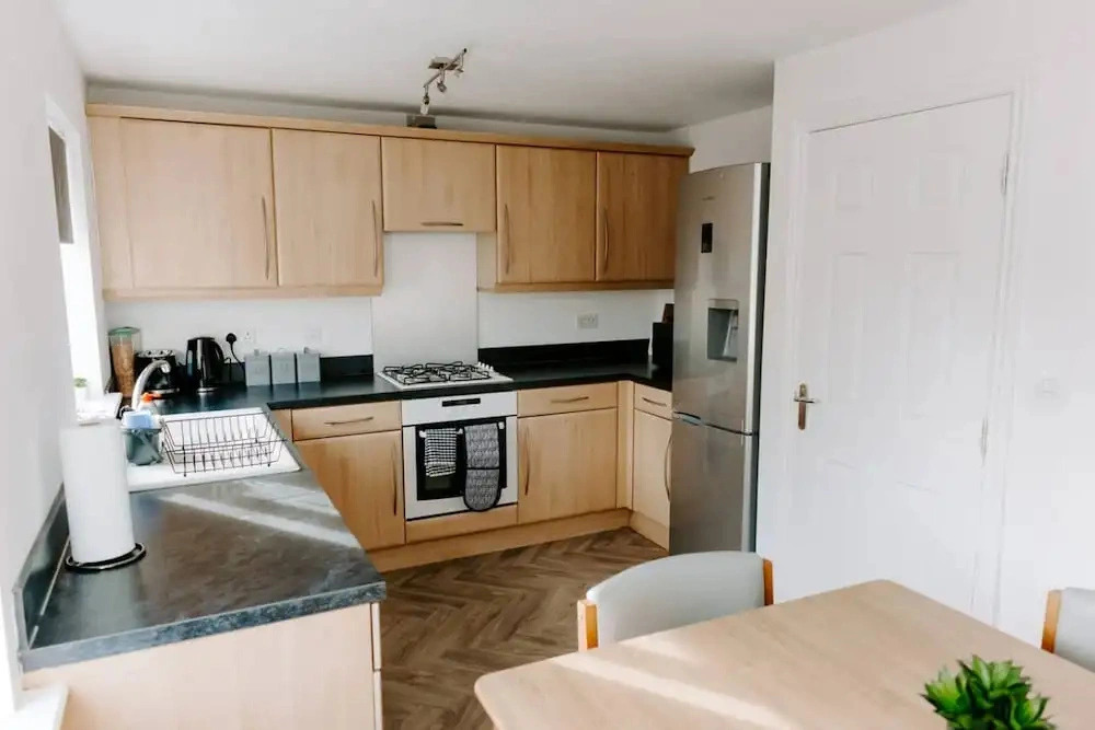 Hardwick Haven Modern 3BR Townhouse Retreat With Free Parking