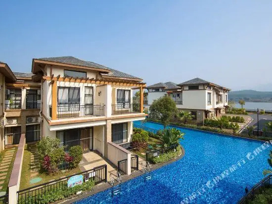 Baodun Lake Hushan Hot Spring Resort