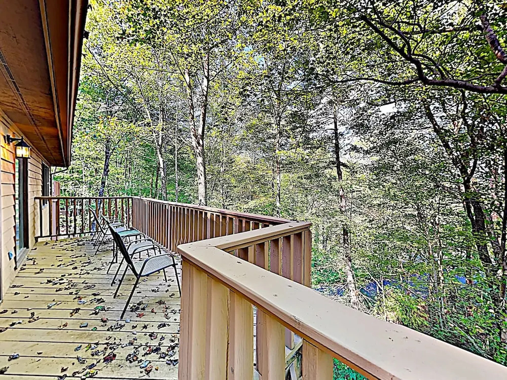 New Listing! Two-unit Rumbling Bald Resort 4 Bedroom Townhouse