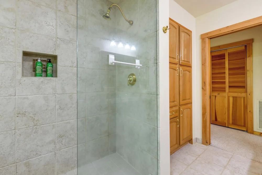 Almond Vacation Rental w/ Mountain Views!