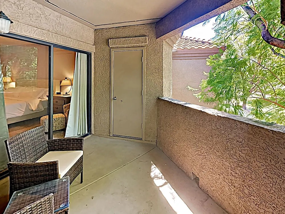 15095 Scottsdale - 2 Br Condo