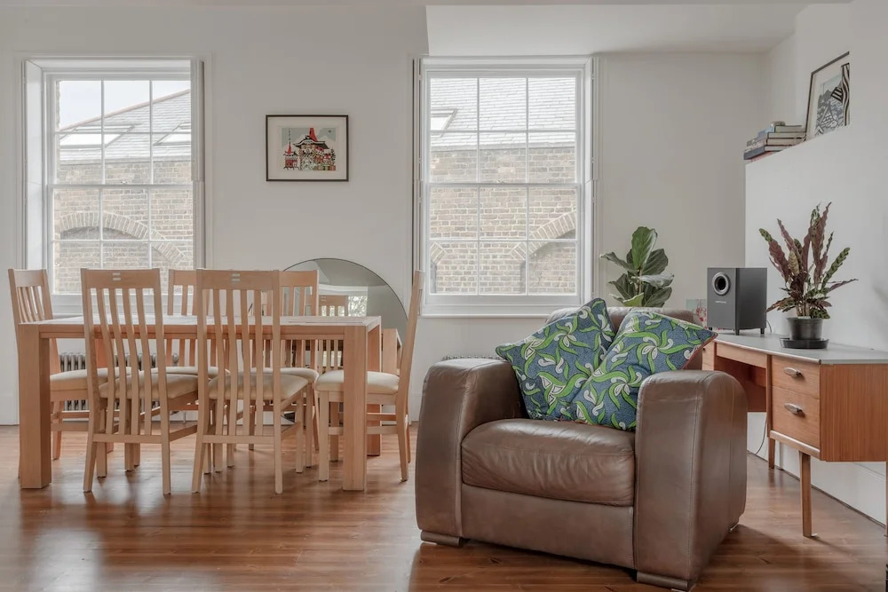 Modern 2 Bedroom Apartment With Balcony Close To Borough tube