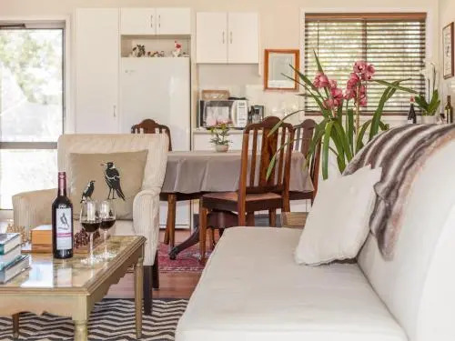 Gartelmann Studio @ Gartelmanns Wines walk to The Deck Cafe + Wine tasting