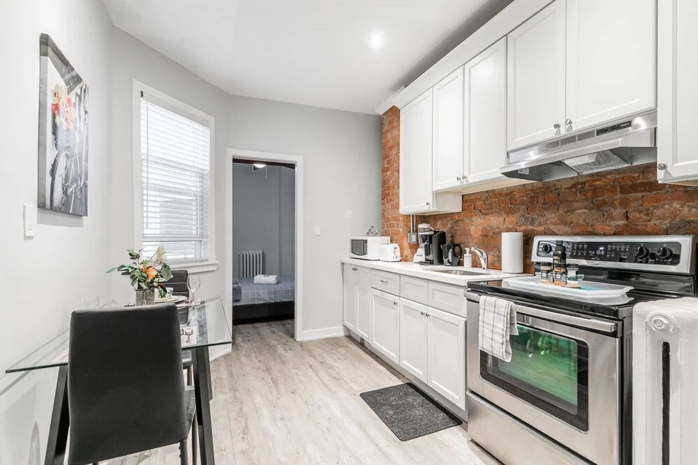 Upscale 2BR Apt - Prime Location w Netflix