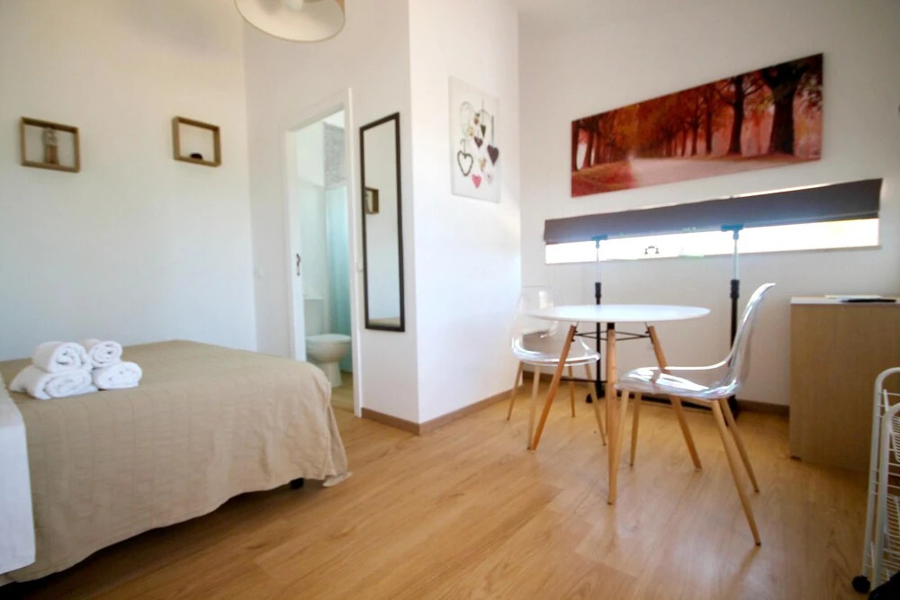 Studio in Faro, With Shared Pool, Enclosed Garden and Wifi - 6 km From the Beach
