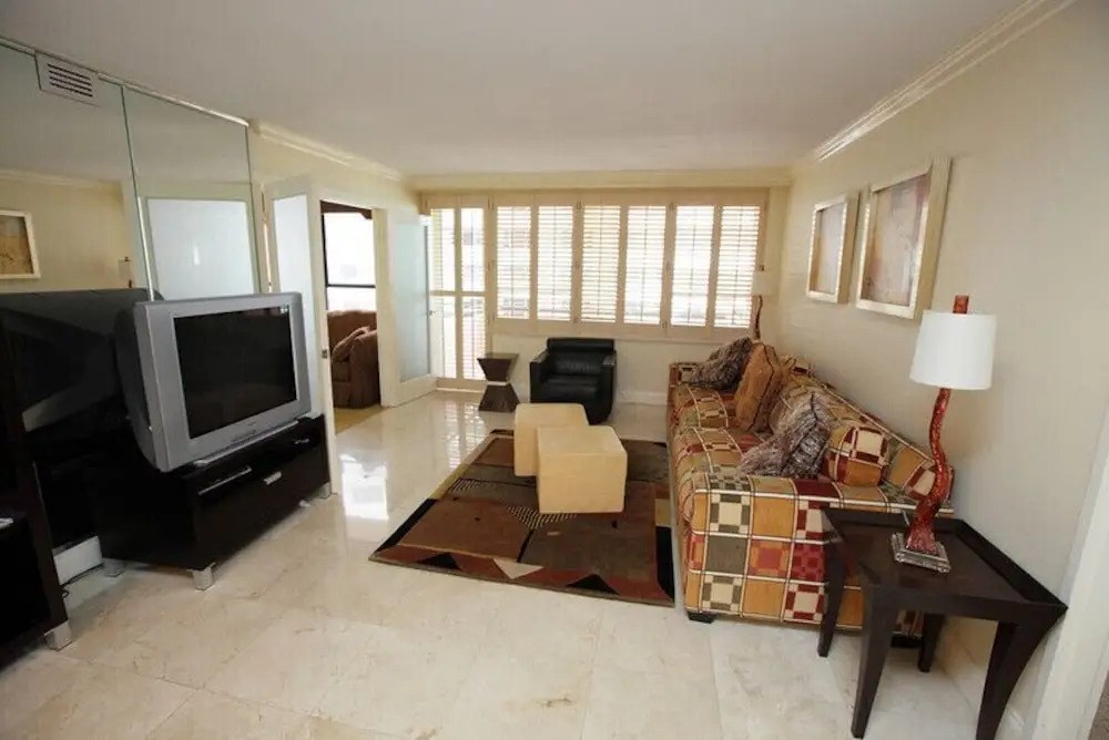 Alexander 1208 - 2 Br Apts