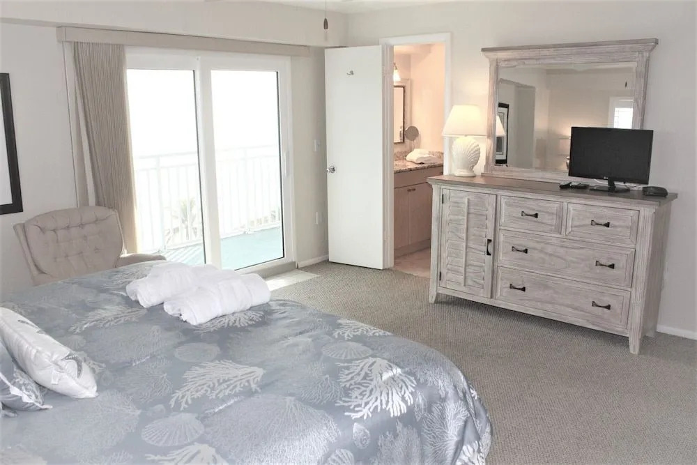 Jamaica Royale - 705 - 2 Br Condo
