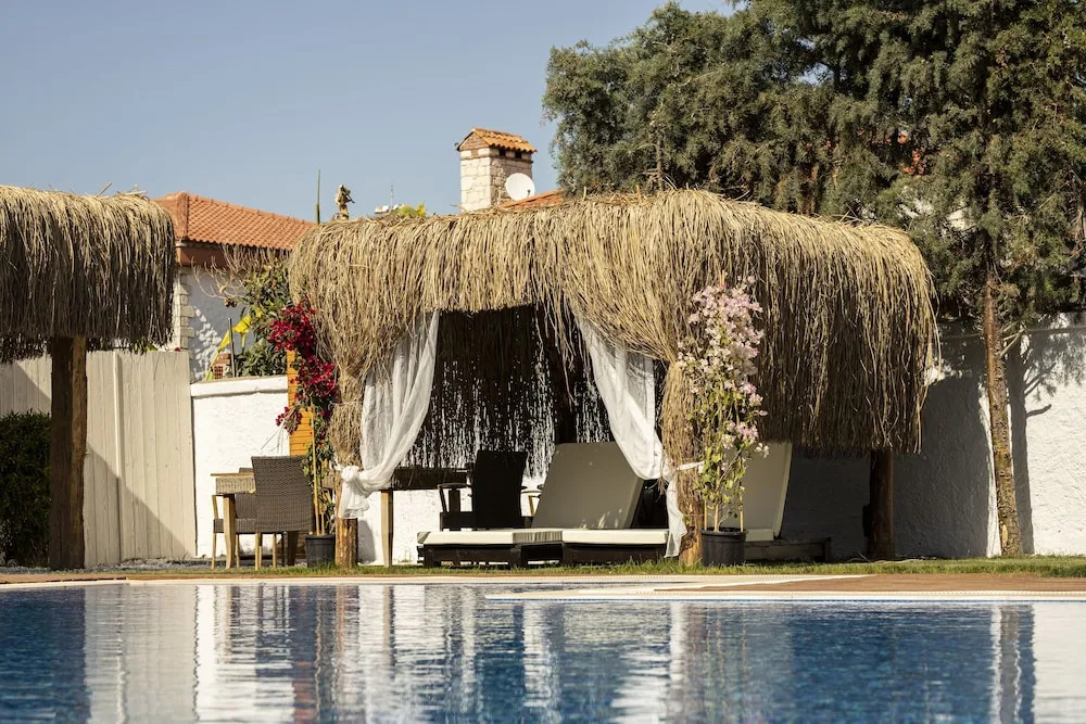Albeon Hotel