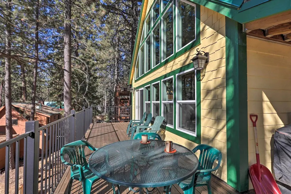 Close to Donner Lake & Skiing: Truckee Getaway