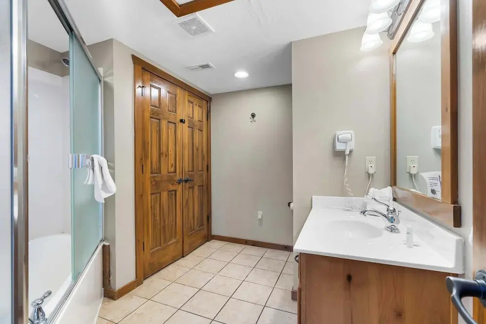 Serenity Oaks Stay for 16!