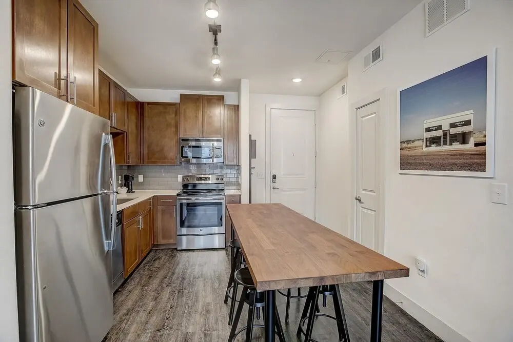 Frontdesk 1 BR Apt Near St. Edwards Park