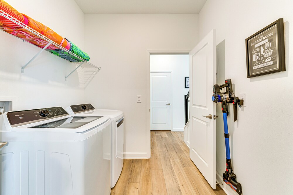 15 Min to Disney: Sleeps 19 w/ Resort Amenities