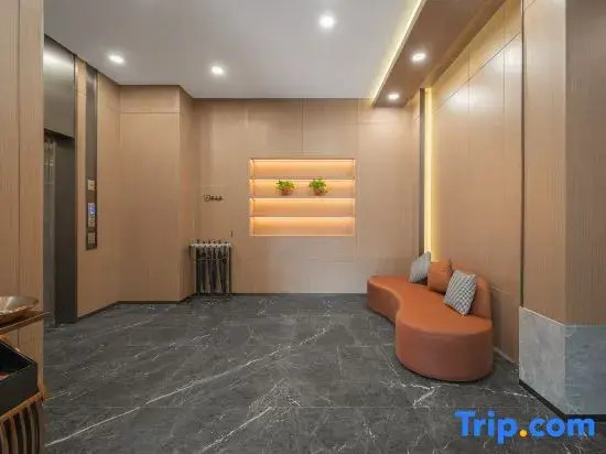 Yingze Hotel (Hohhot Hailiang Square Xinhua Square Subway Station Branch)