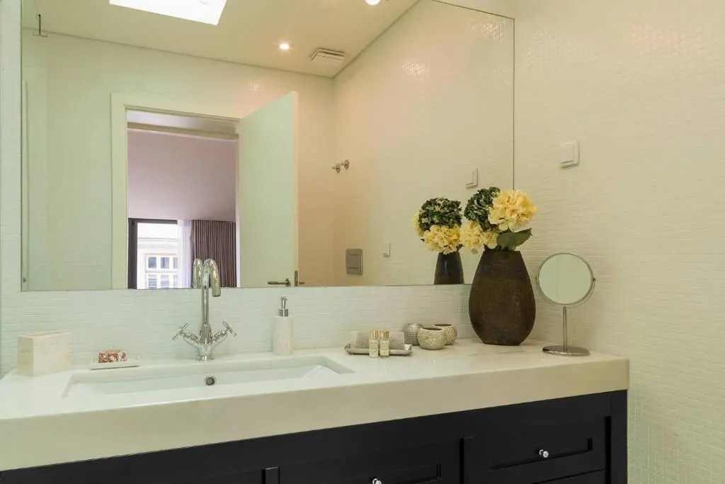 Very central and cool 2 bed apartment with balcony & parking 77 by Lisbonne Collection