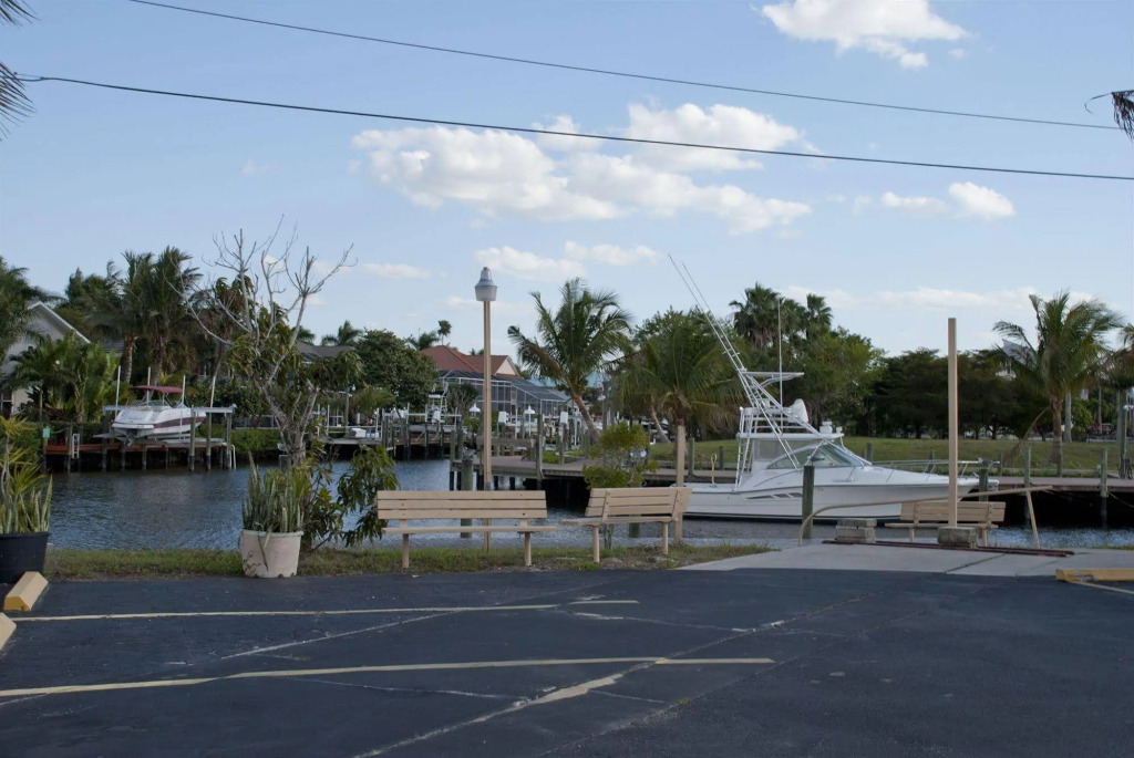 Tahitian Inn