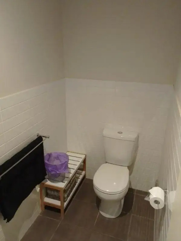 Lovely 2 bedroom apartment across from Shepp Lake.