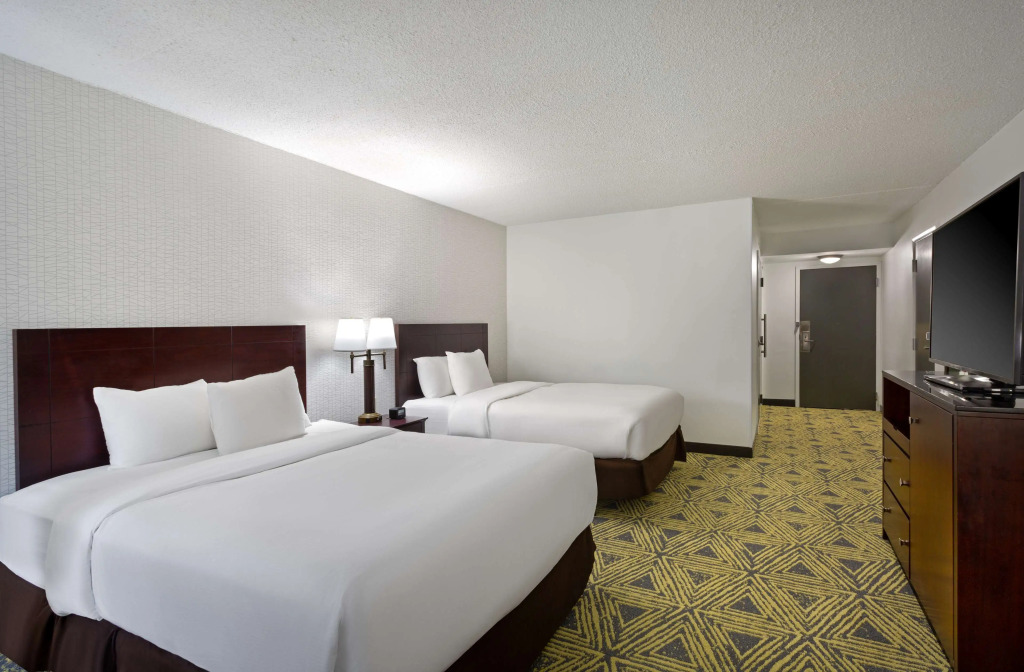 DoubleTree by Hilton Washington Meadow Lands Casino Area