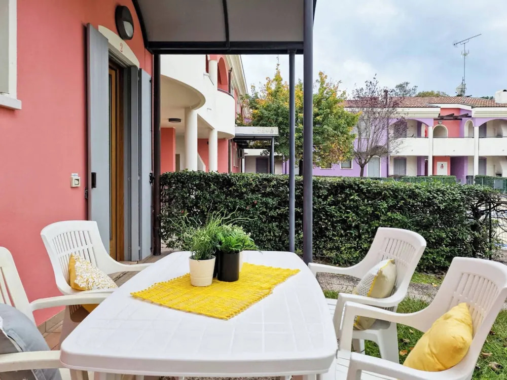 Lovely Holiday Home With Fenced Garden and Pool