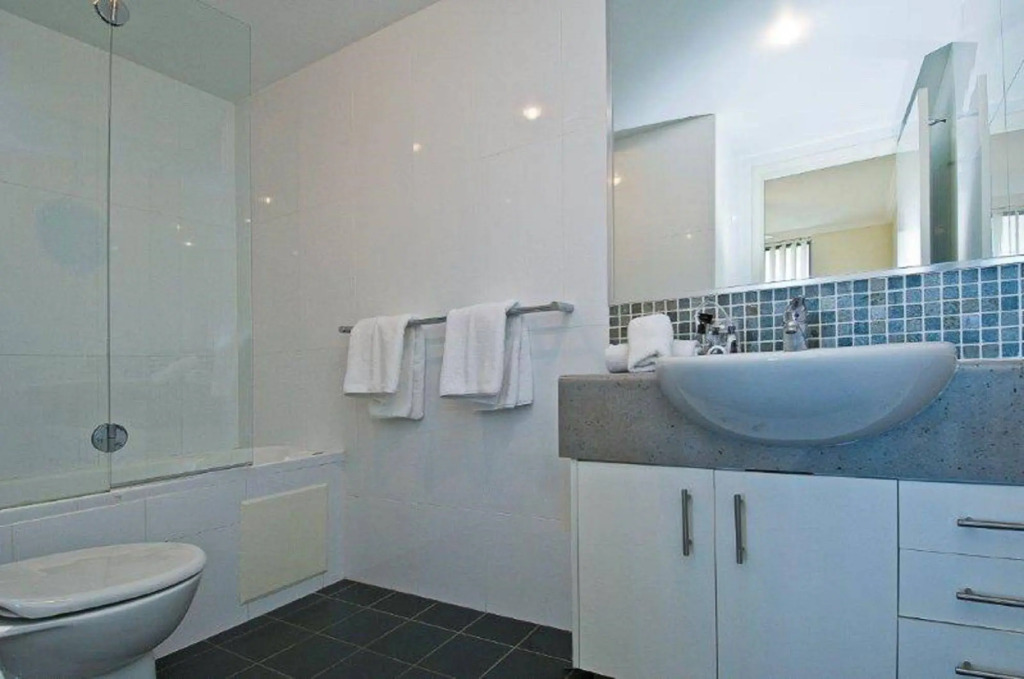 Aqualine Apartments On The Broadwater