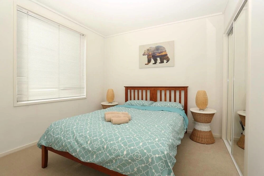 Two Bedrooms near Crown with Free WiFi and Carpark