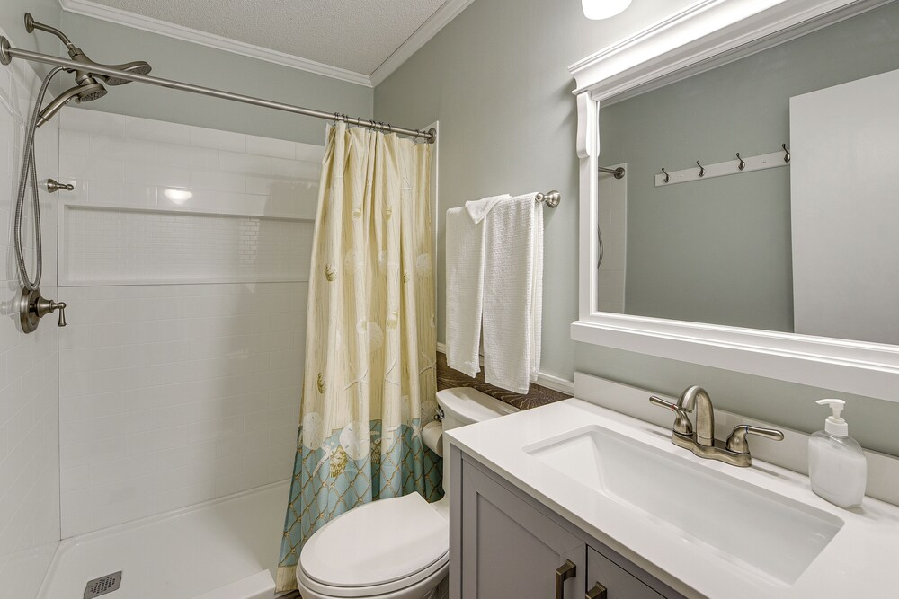 3 Mi to Broadway at the Beach: Oceanfront Getaway!