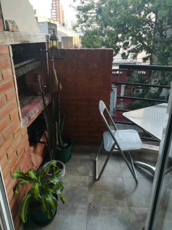 Apartamento monoambiente amplio 2 baños luminoso con balcón cercano a Hospital Italiano y Shopping Abasto Almagro