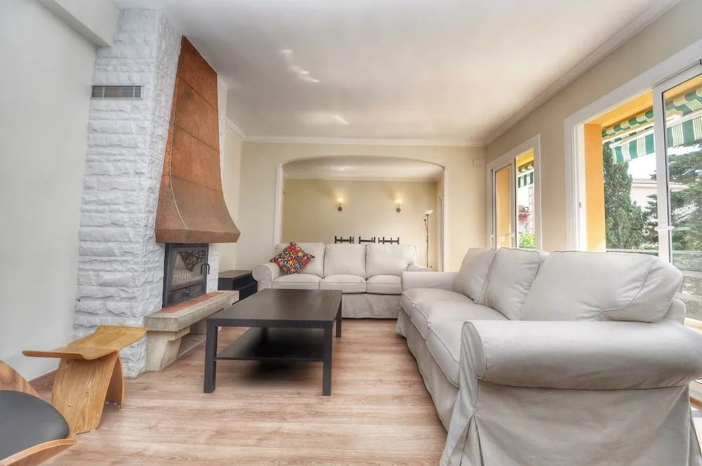 Big Apartment Caprabo