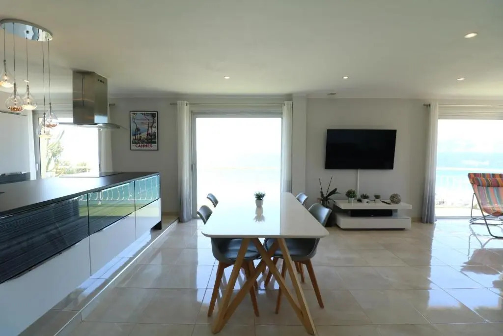 Fantastic sea view for this 2 bedroom up to 6 people 327