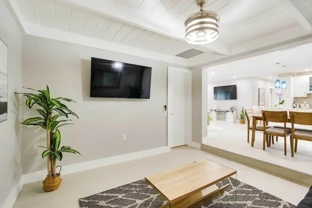 1 Mi to Pompano Beach: Home w/ Patio & Pool!