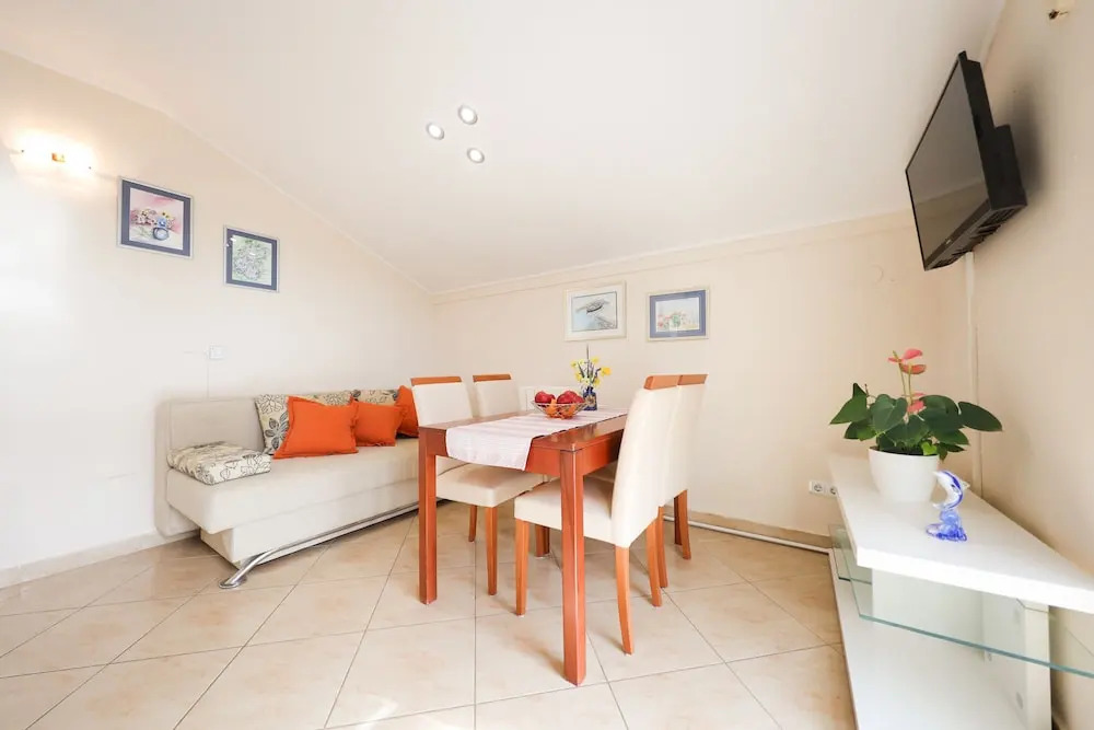 Apartments 150m from beach with parking