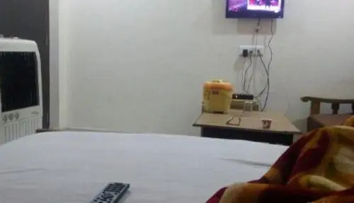 Shreyansh Hotel