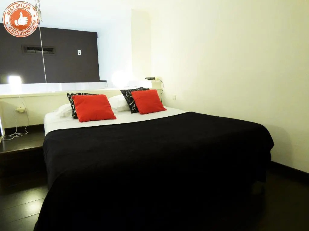 ALC - A521 - 4 min PALAIS AND BEACHES