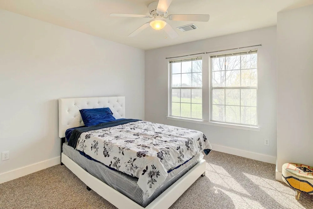 Houston Stay 7 Mi to NRG: Luxe + Group Friendly