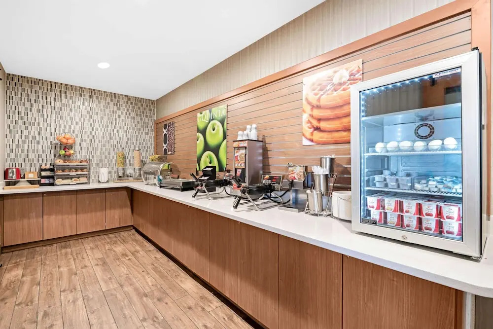 Crystal Inn Hotel & Suites - Logan