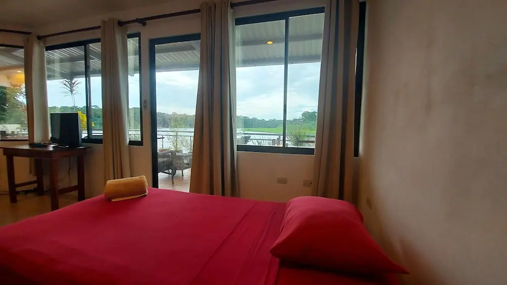 Tortuguero Adventures GuestHouse