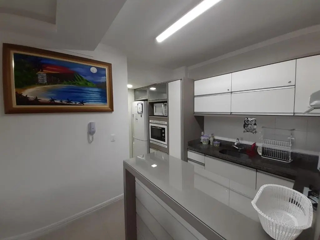 Lindo apto de 3 quartos, a 100m da praia, com ar-condicionado em todos os ambientes