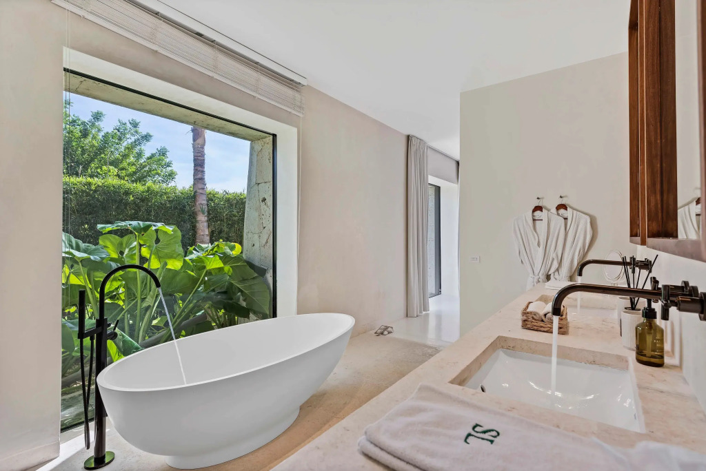 Magnificent 5BR Modern Tropical Villa With Pool