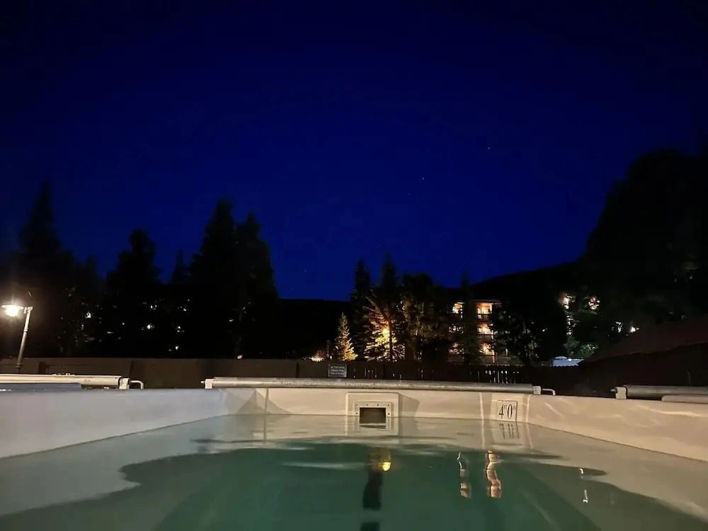 Frisco Hotspot - Hot Tub & More, Sleeps 4
