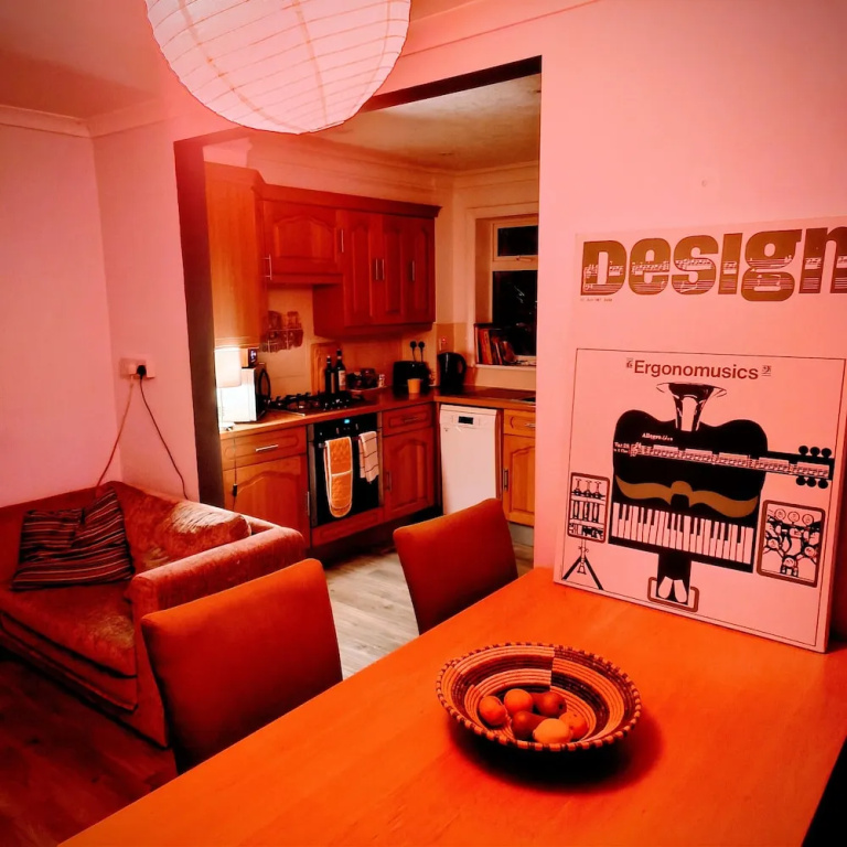 Private Entire House - 3 Bedrooms, Garden, Parking