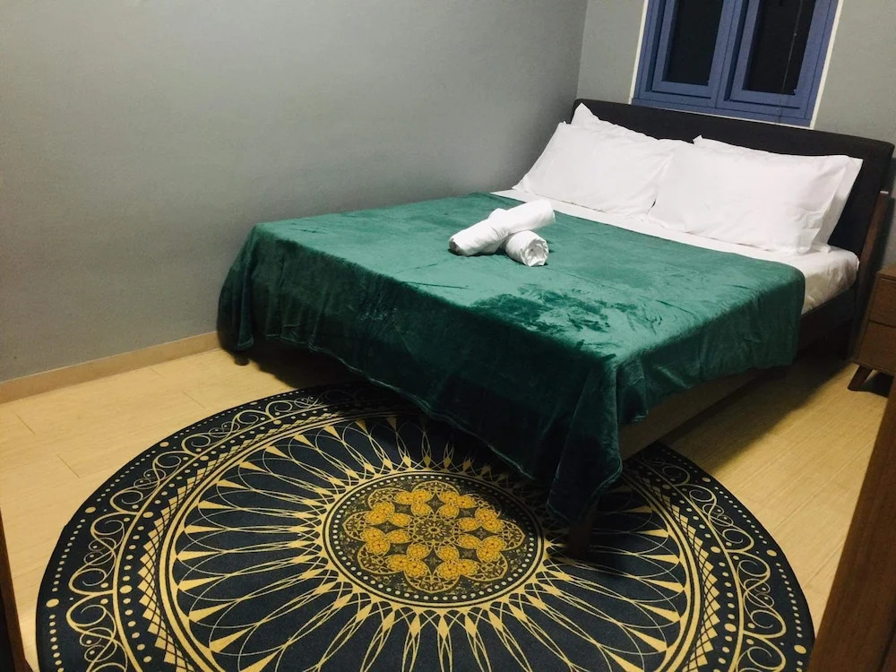 Cozy Condo near US EmbassyErmita Manila/ Roxas blvd/ Dolomite beach