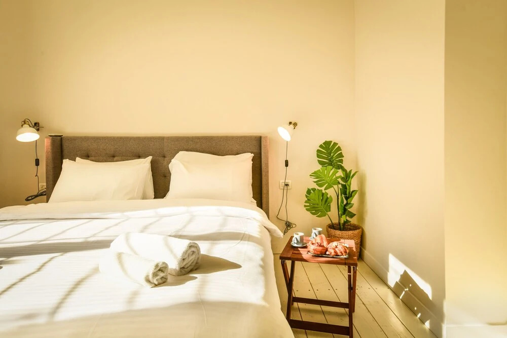 Serene Retreat with Lush Garden by Sea N Rent