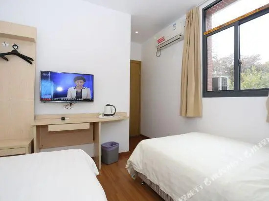 Liangfeng Hostel