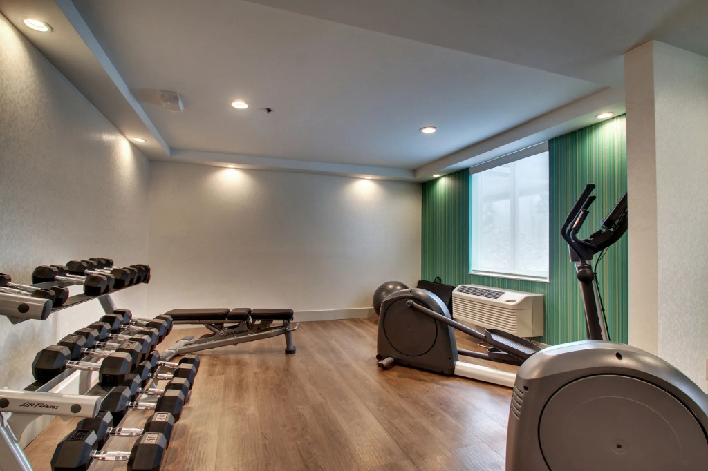 Holiday Inn Express & Suites - Lincoln East - White Mountains by IHG