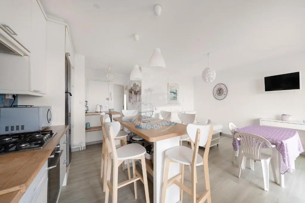 AS13357 - P3 face à la plage sans route à traverser, proche centre ville avec parking privé